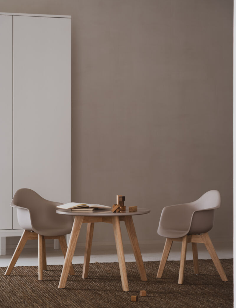 Kids table chair clay